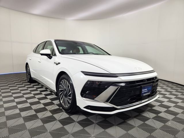 Used 2025 White Hyundai Limited image 7
