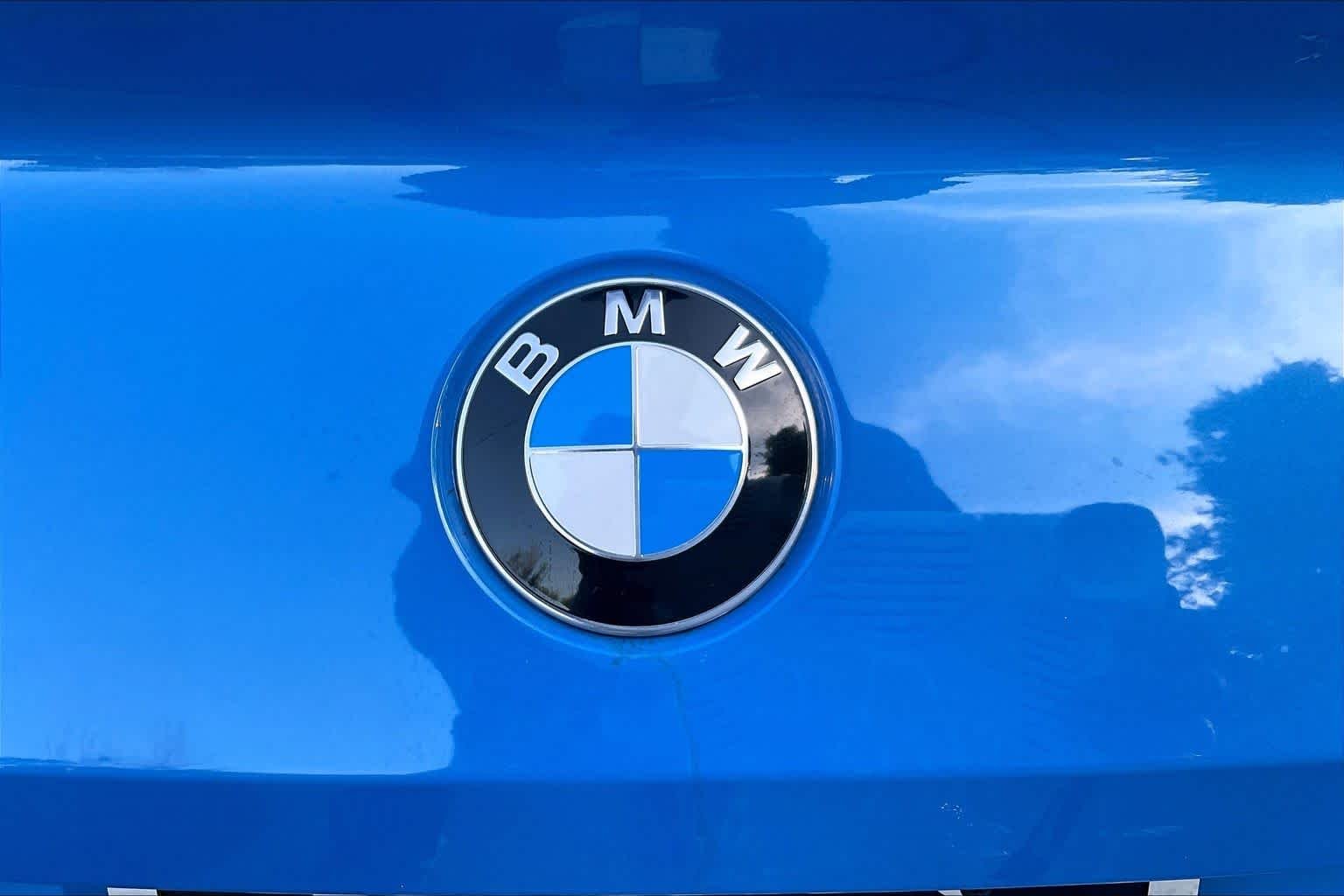 Used 2022 Misano Blue Metallic BMW sDrive30i image 29