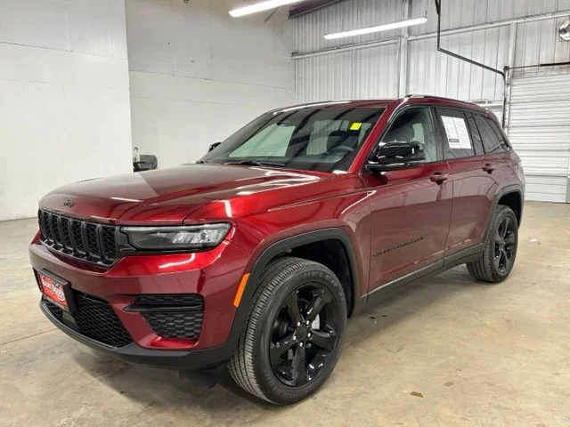 Used 2025 Red Jeep Altitude X image 3
