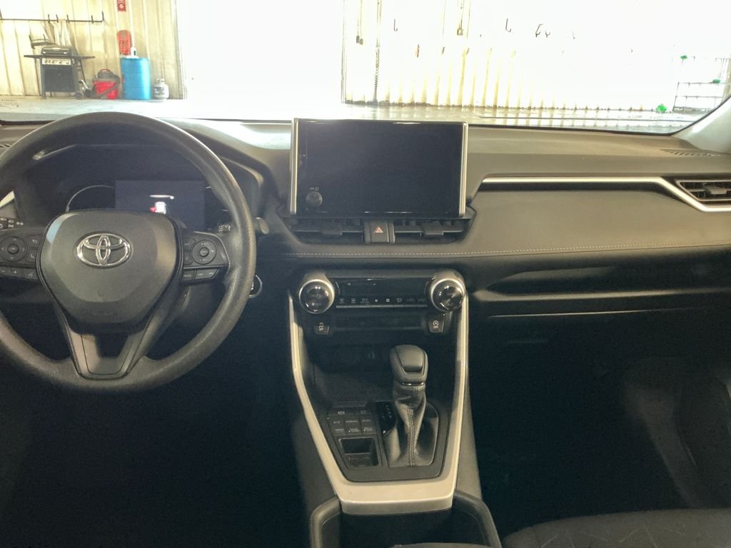 Used 2025  Toyota XLE image 16