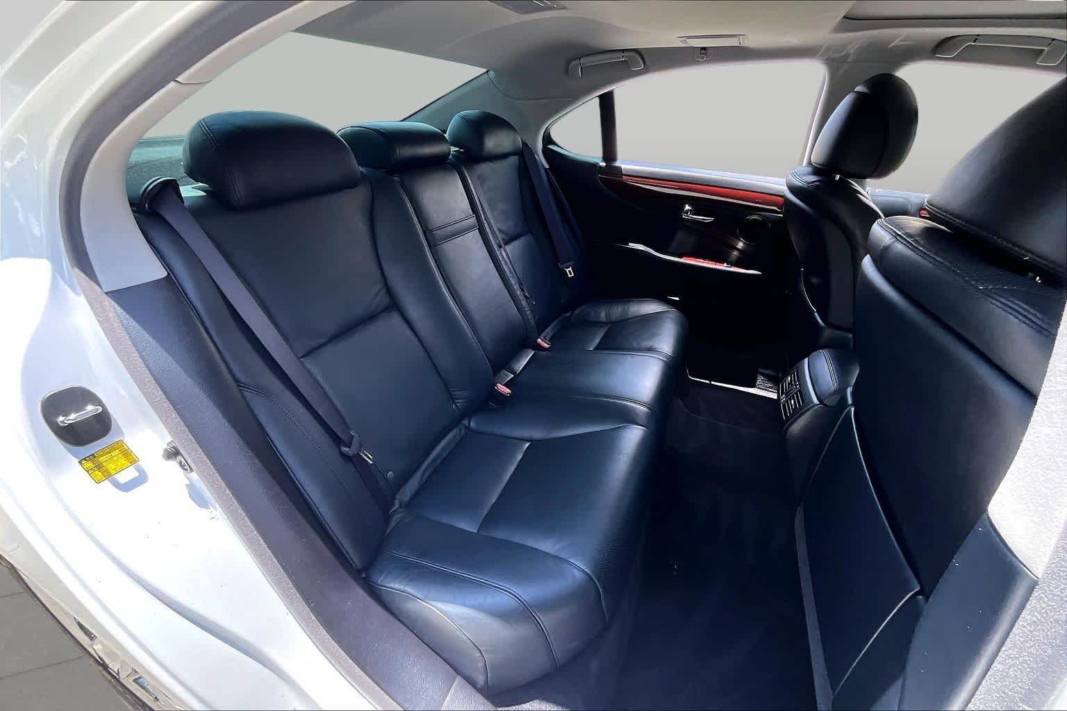 Used 2012 Starfire Pearl Lexus  image 17