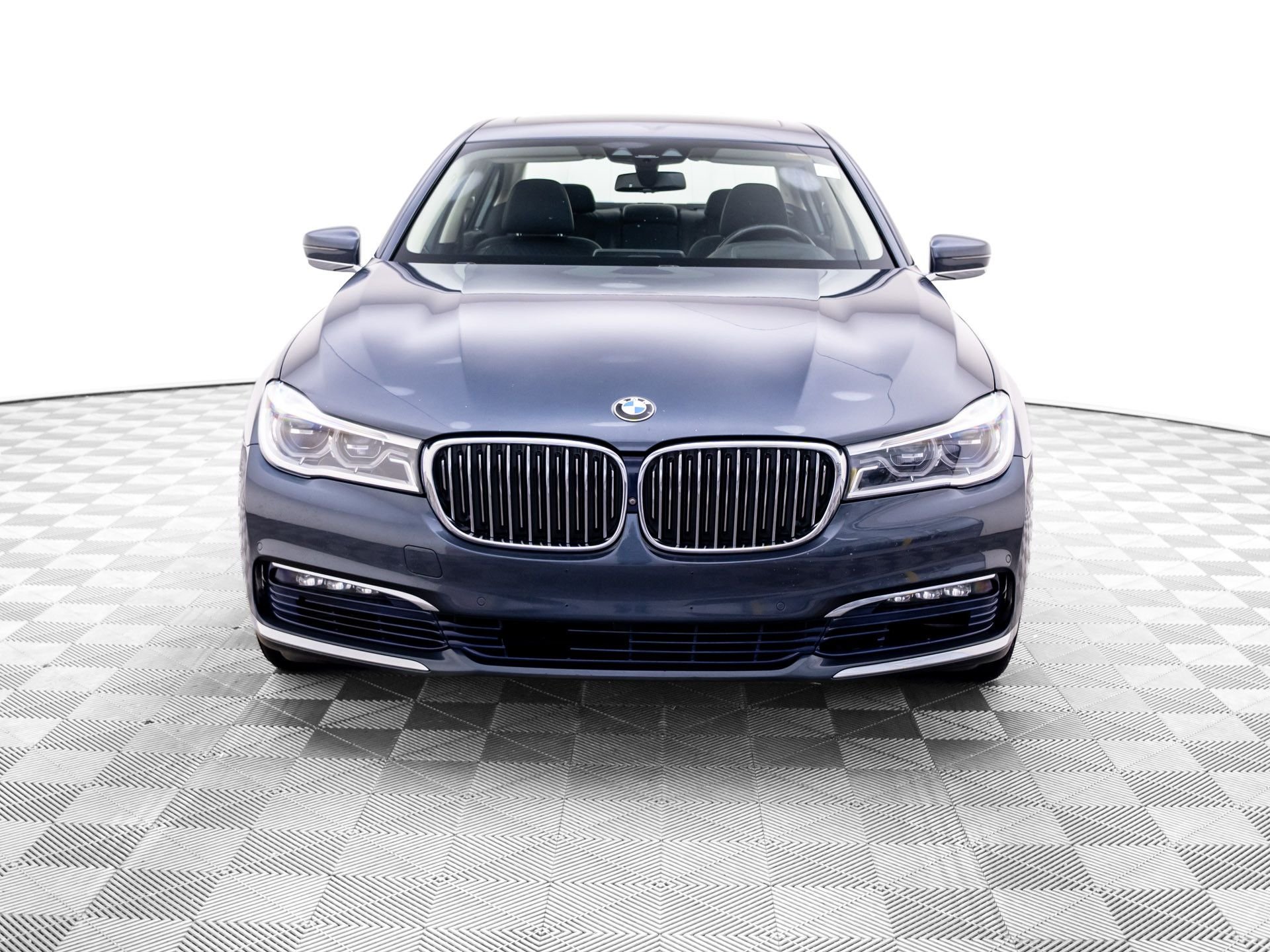 Used 2016 Gray BMW 750i xDrive image 10