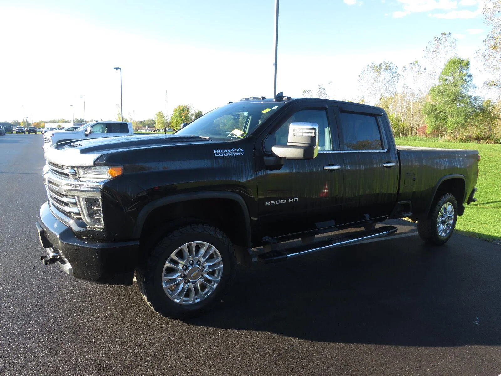 Used 2022 Mosaic Black Metallic Chevrolet High Country image 8