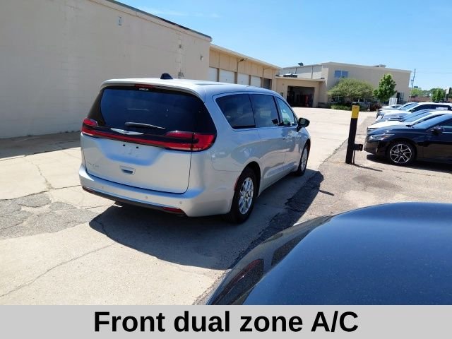 Used 2024 Silver Mist Clearcoat Chrysler Touring L image 4