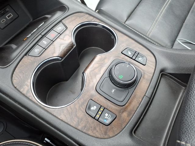 Used 2021 White GMC Denali image 31