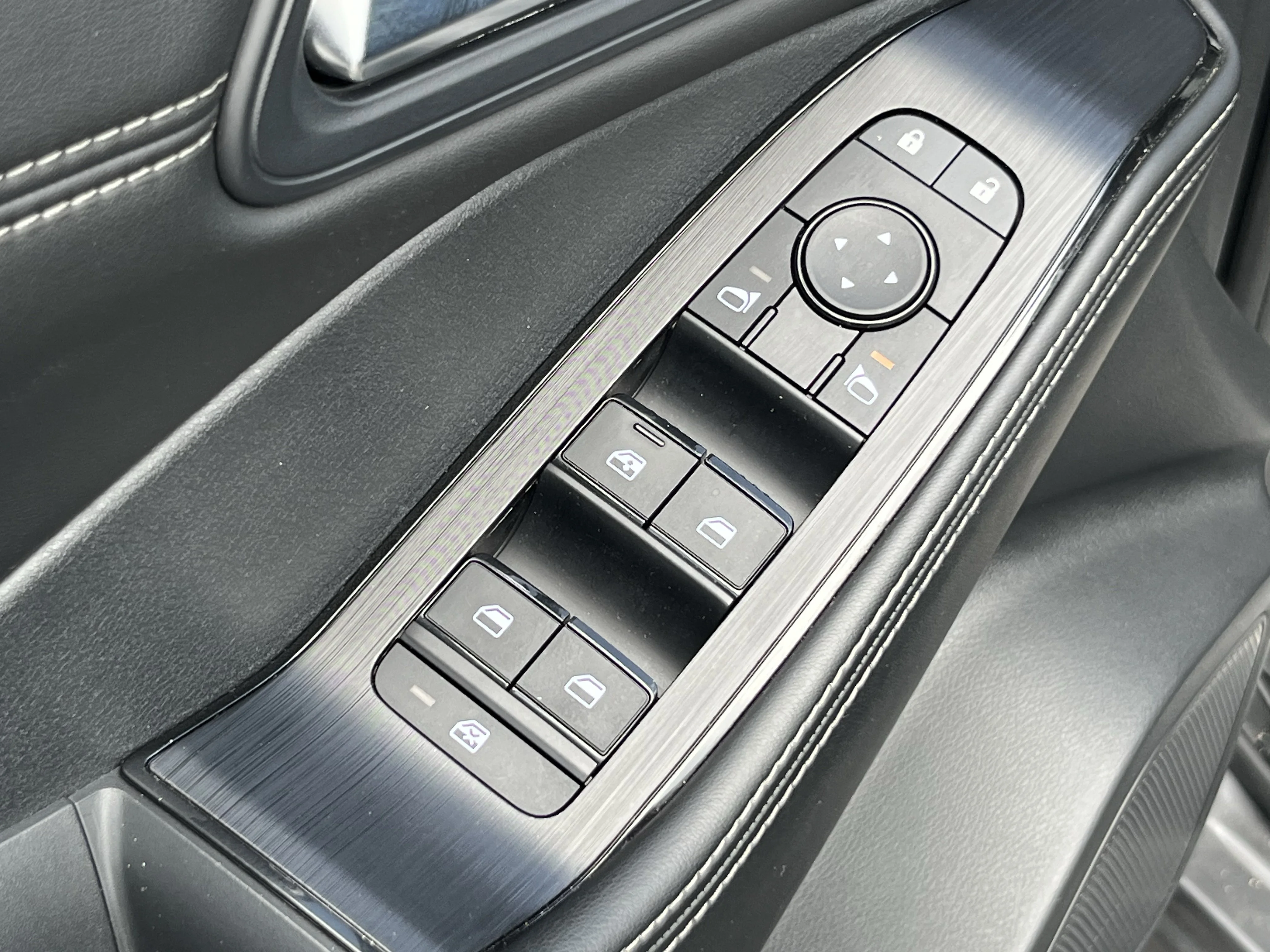 Used 2023 Gun Metallic Nissan SV image 22