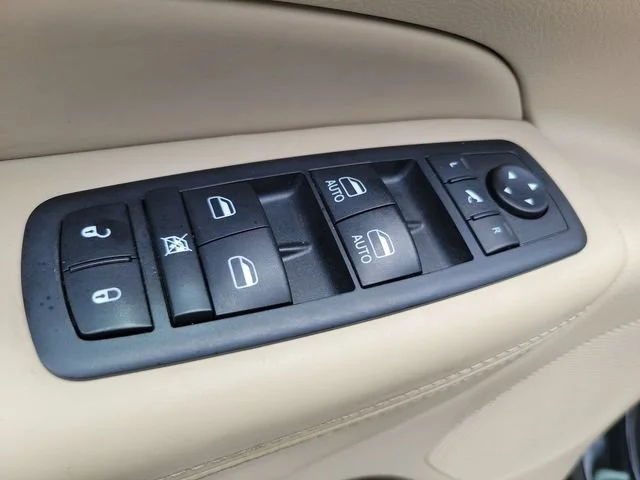 Used 2020 Black Jeep Overland image 19