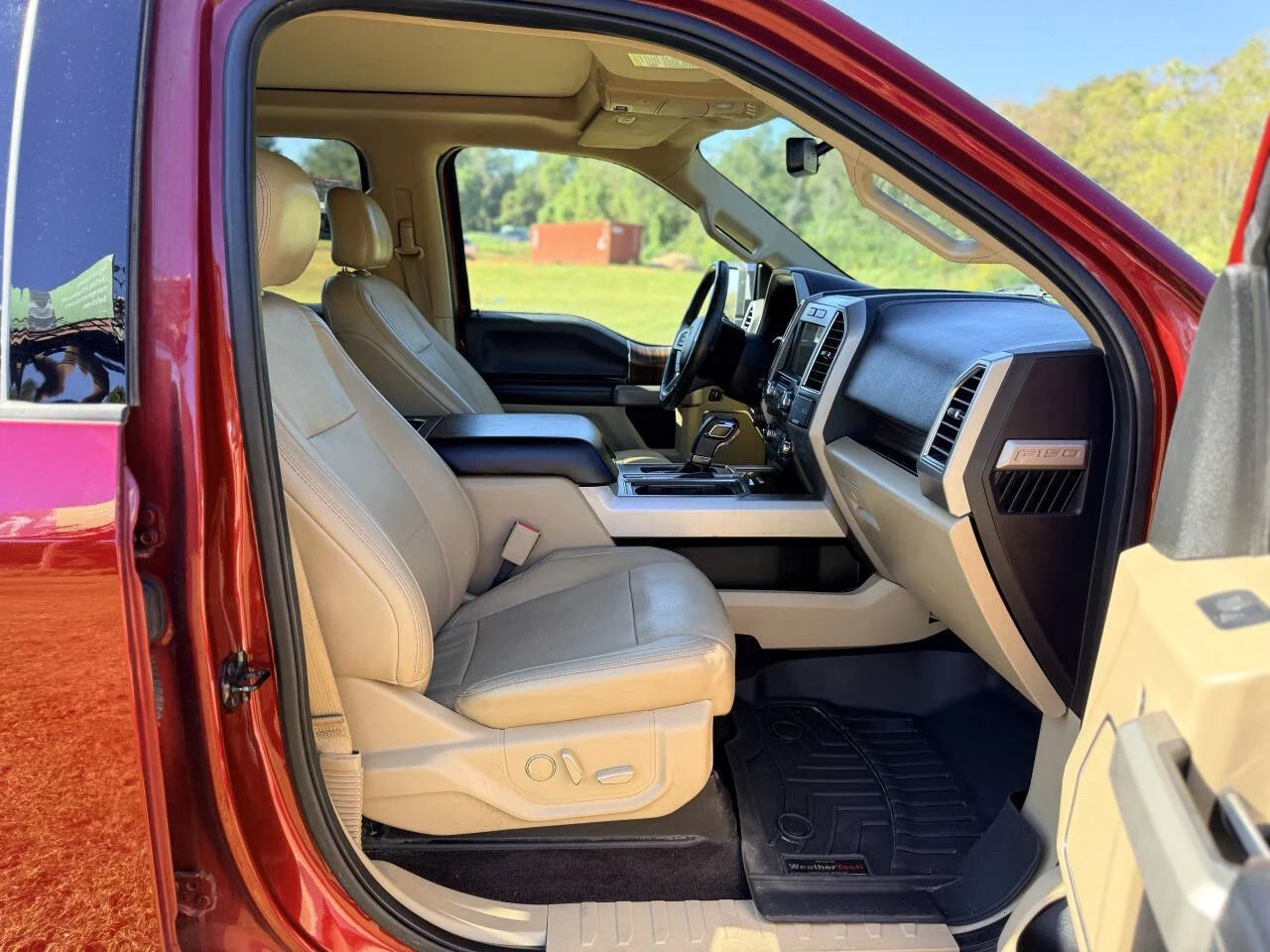 Used 2016 Red Ford Lariat 4x4 4dr SuperCrew 5.5 ft. SB image 29
