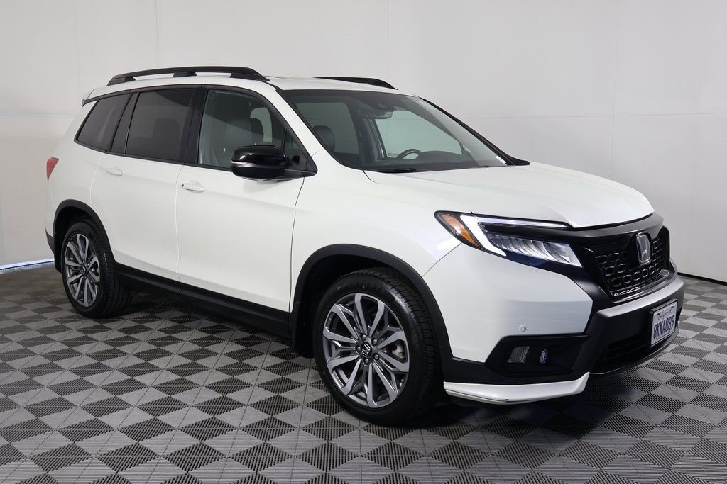 Certified Used 2019 White Diamond Pearl Honda Touring image 3
