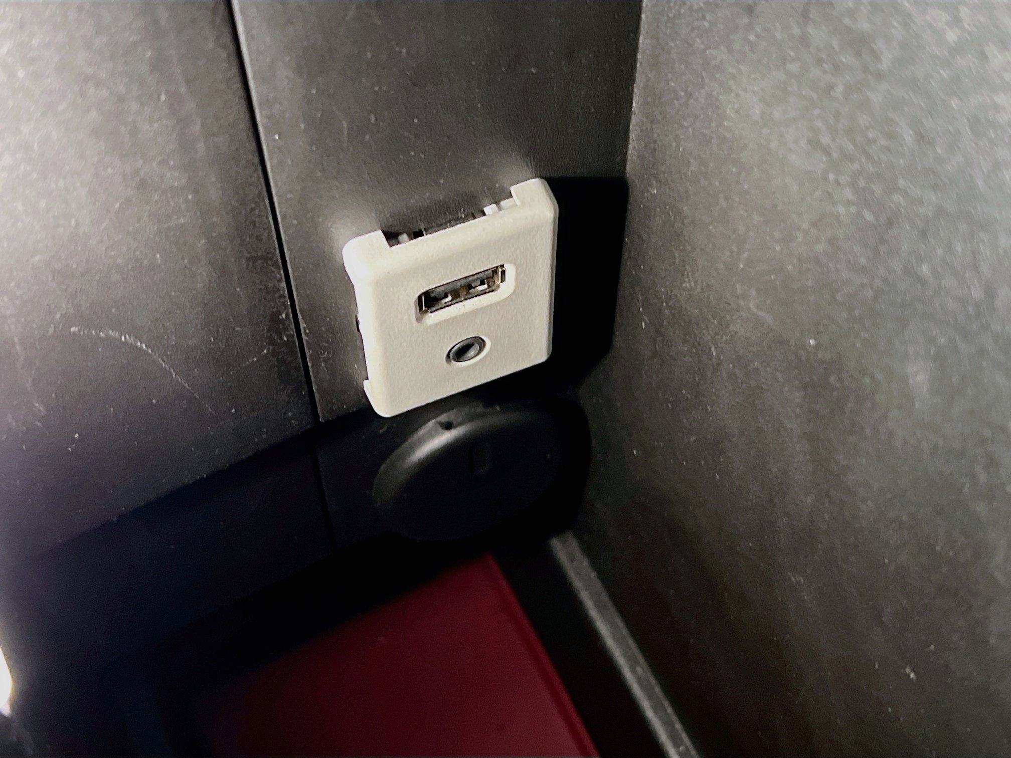 Used 2012 Olympic White GMC SLE-2 image 18
