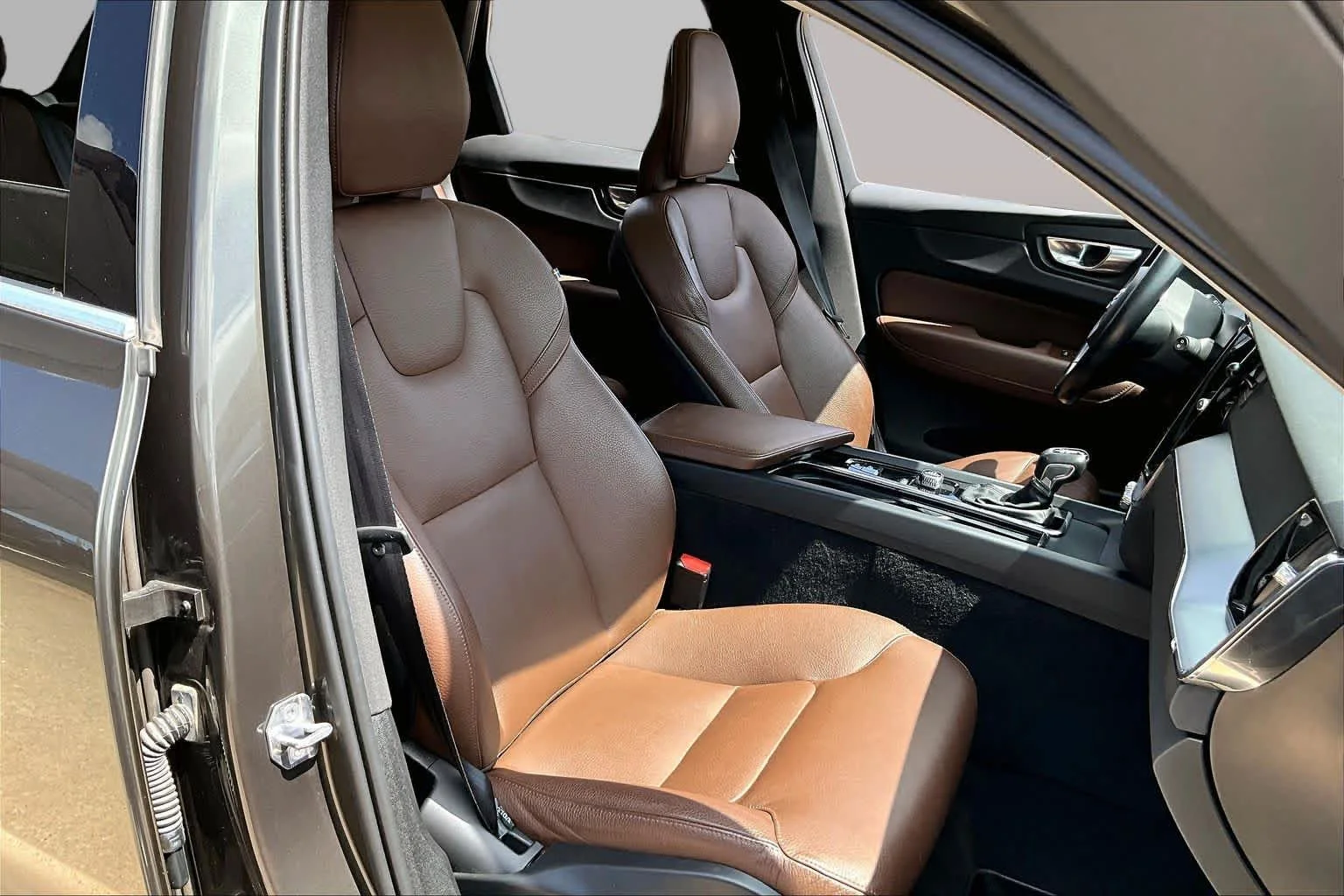 Pre-Owned 2020 Volvo XC60 Momentum
