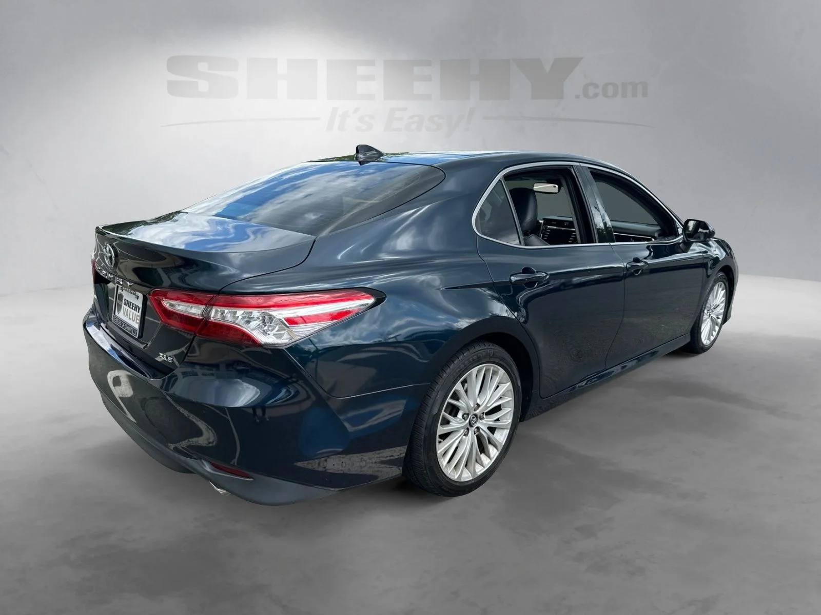 Used 2018 Blue Toyota XLE image 12