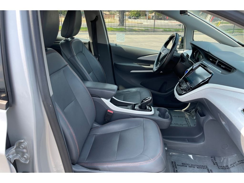 Used 2017 Silver Ice Metallic Chevrolet Premier image 19