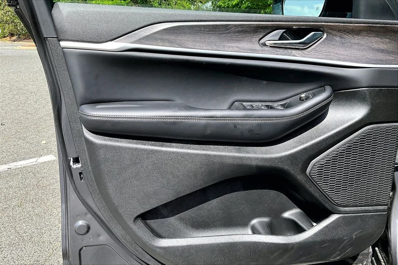 New 2026 Baltic Gray Metallic Clear-Coat Exterior Paint Jeep Altitude image 26