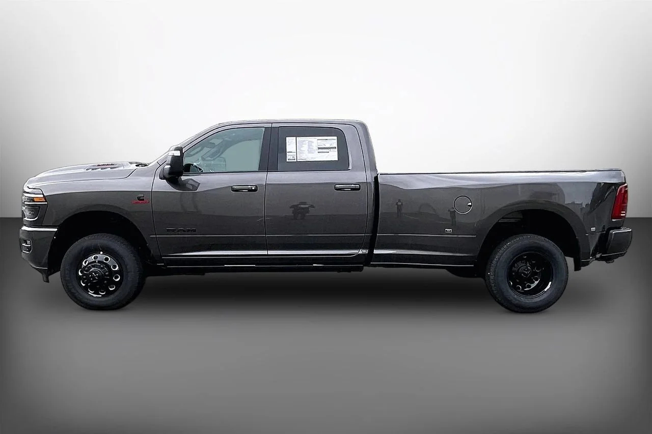 New 2026 Granite Crystal Metallic Clear-Coat Exterior Paint RAM Laramie image 5