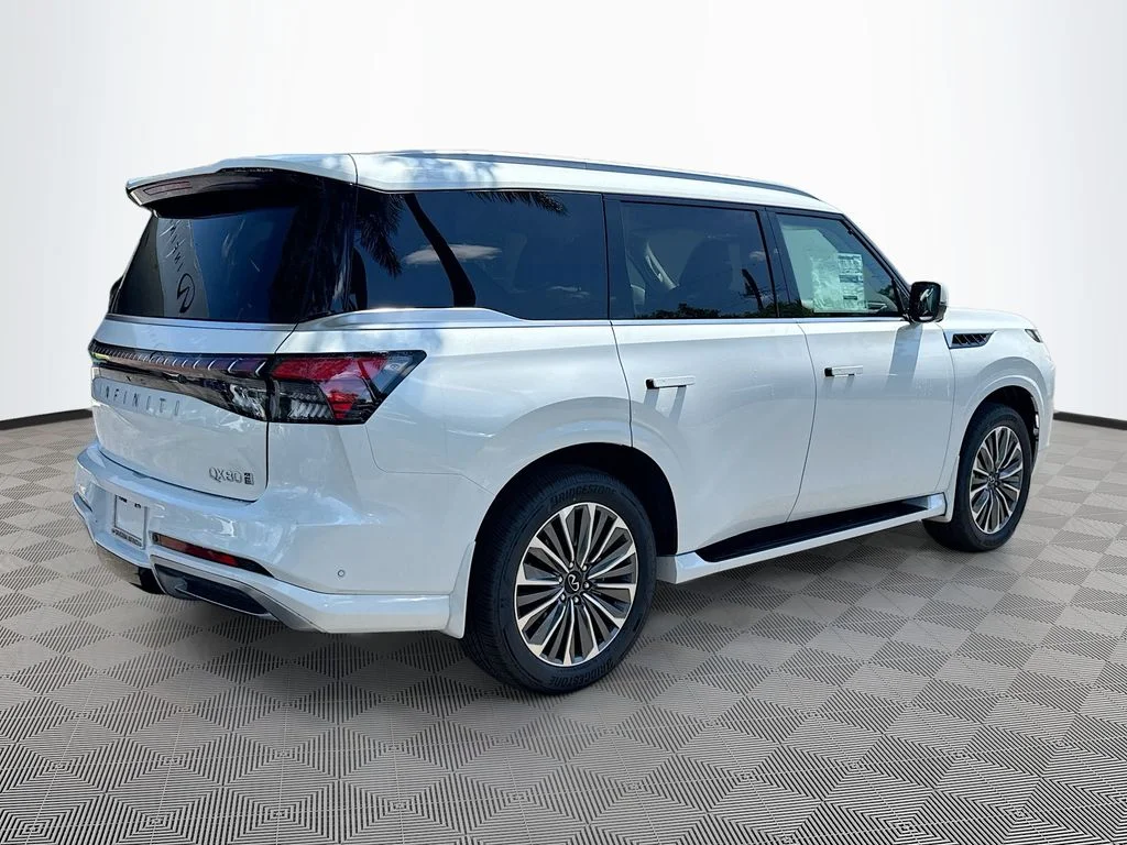 New 2026 RADIANT WHITE INFINITI Luxe 4WD image 5