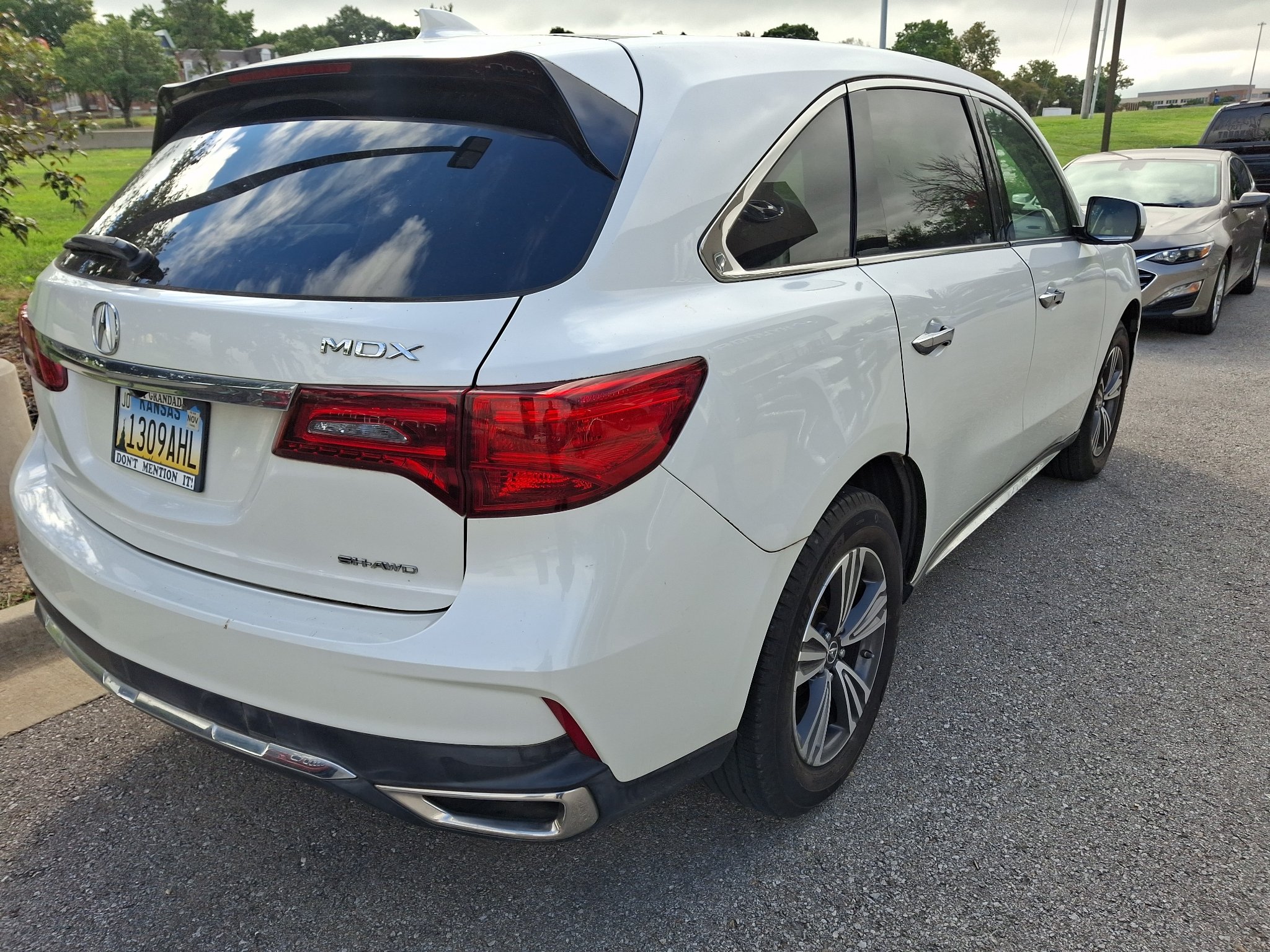 Used 2018 White Diamond Pearl Acura 3.5L (A9) image 2