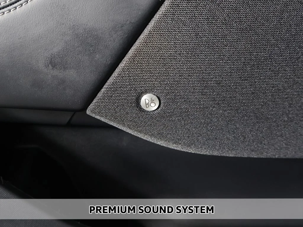 Used 2025 Green Metallic Ford Premium image 4
