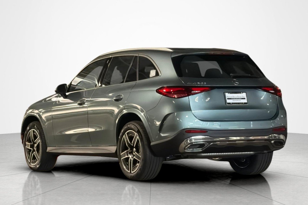 New 2026 Verde Silver Metallic Mercedes-Benz GLC 300 SUV image 3