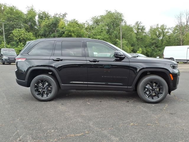 New 2026 Diamond Black Crystal Pearl-Coat Exterior Paint Jeep Altitude image 8