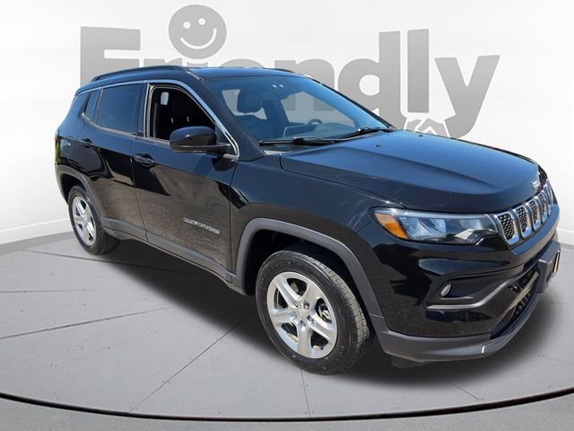 Used 2023 Black Jeep Latitude image 3
