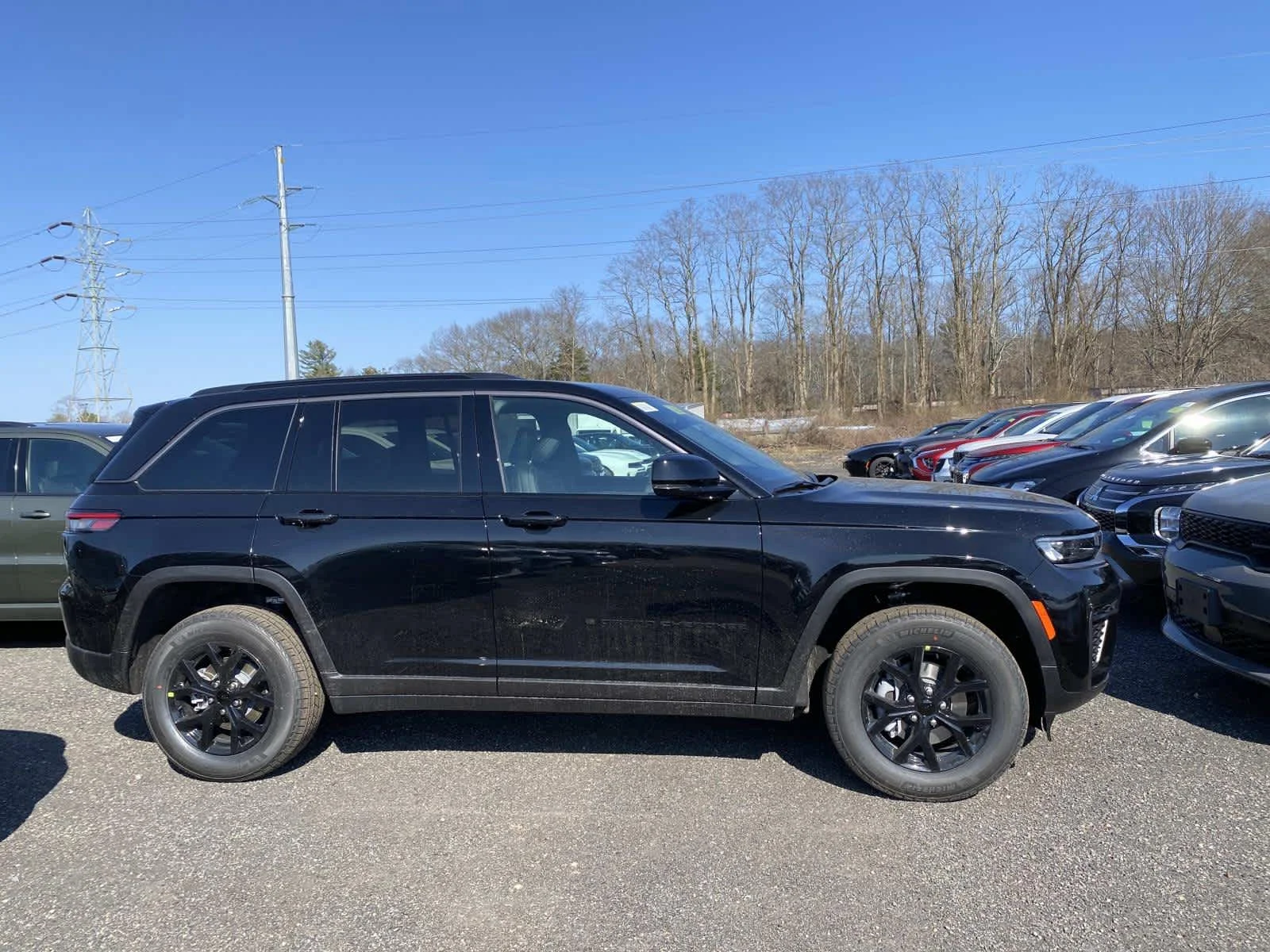 New 2026 Diamond Black Crystal Pearlcoat Jeep Laredo Altitude image 2