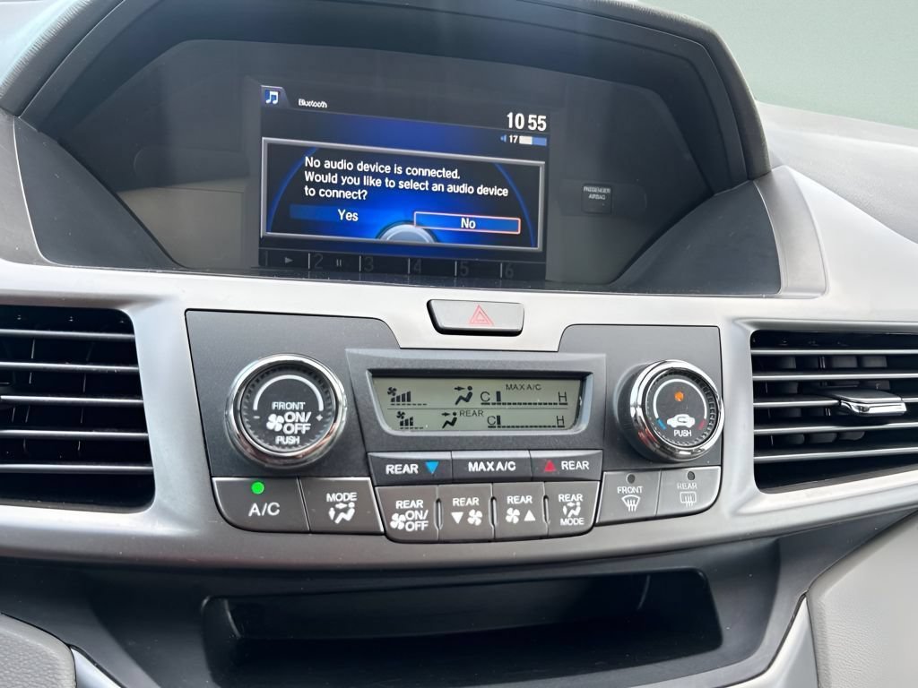 Used 2016 Modern Steel Metallic Honda LX image 28