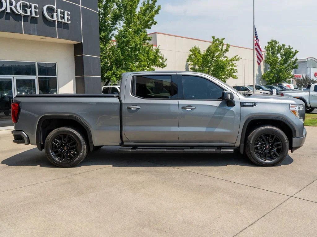 Used 2022 Gray GMC Elevation image 8