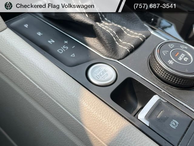 Used 2023 Pure White Volkswagen 3.6L V6 SE w/Technology image 42