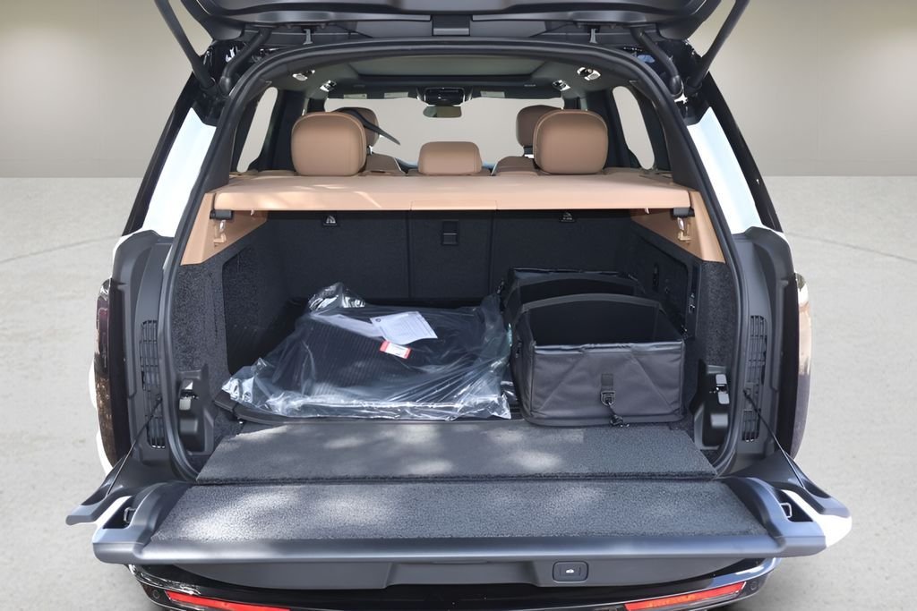 New 2026 Icy White Satin Land Rover SE image 15