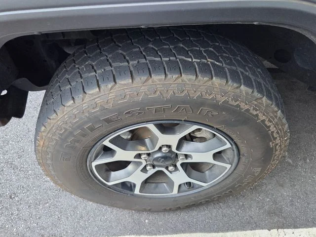 Used 2018 White Jeep Unlimited Sport image 6