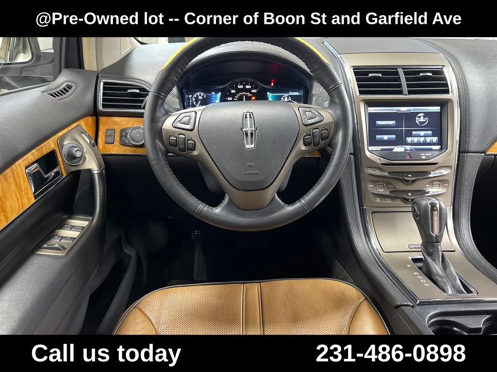 Used 2011  Lincoln Base image 17