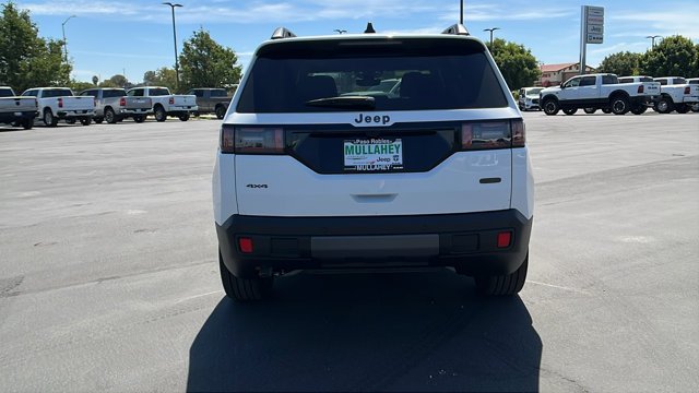New 2026 Bright White Clear-Coat Exterior Paint Jeep Overland image 4
