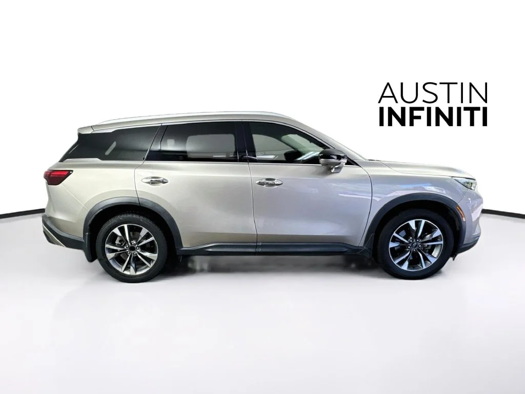 Certified Used 2022 Silver INFINITI LUXE image 10