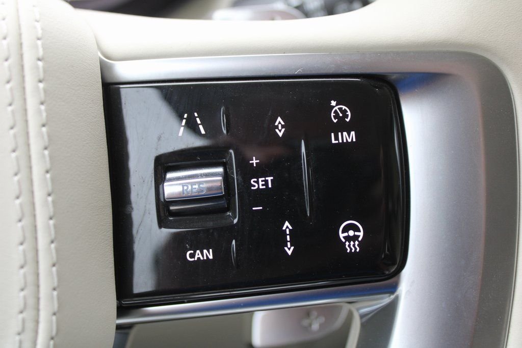 Used 2024 White Land Rover SV image 37