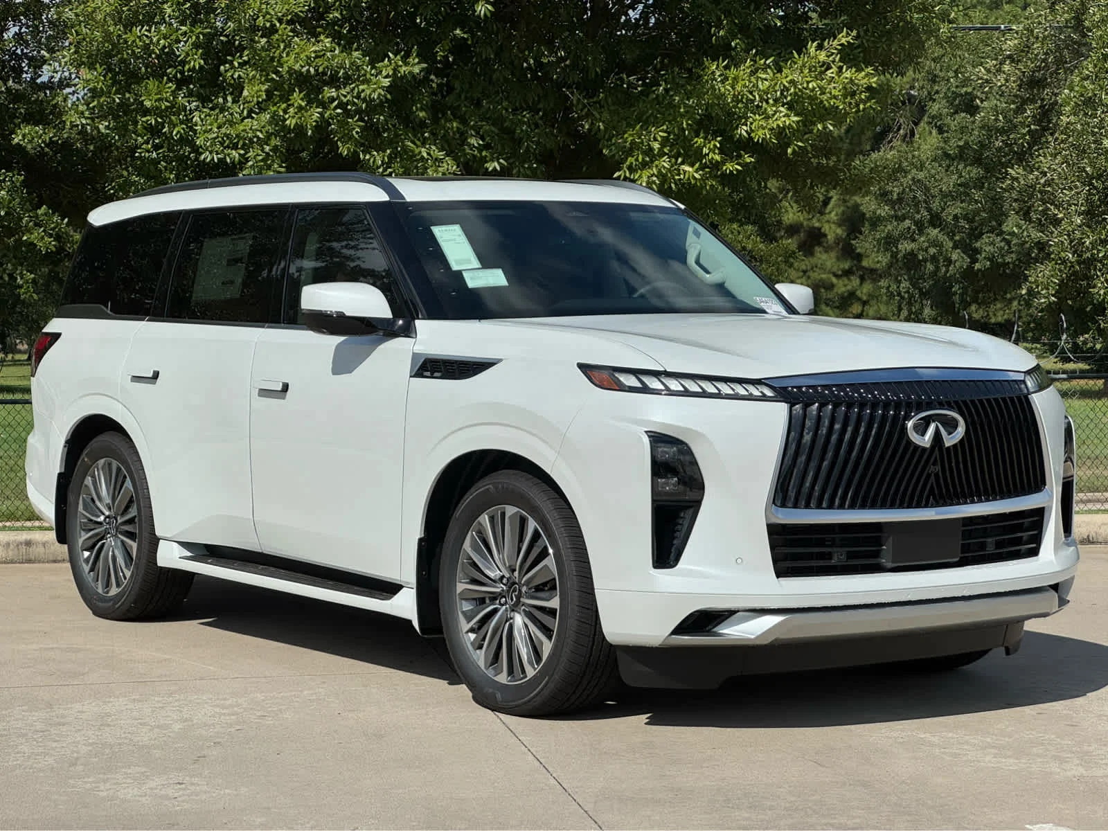 New 2027 RADIANT WHITE INFINITI Luxe 2WD image 2