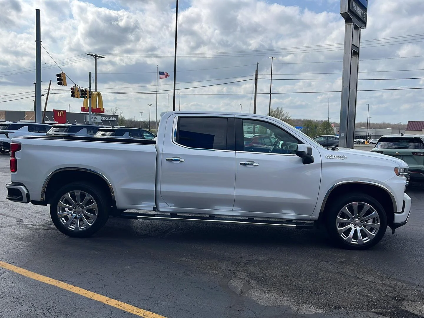Used 2022 Iridescent Pearl Tricoat Chevrolet High Country image 6