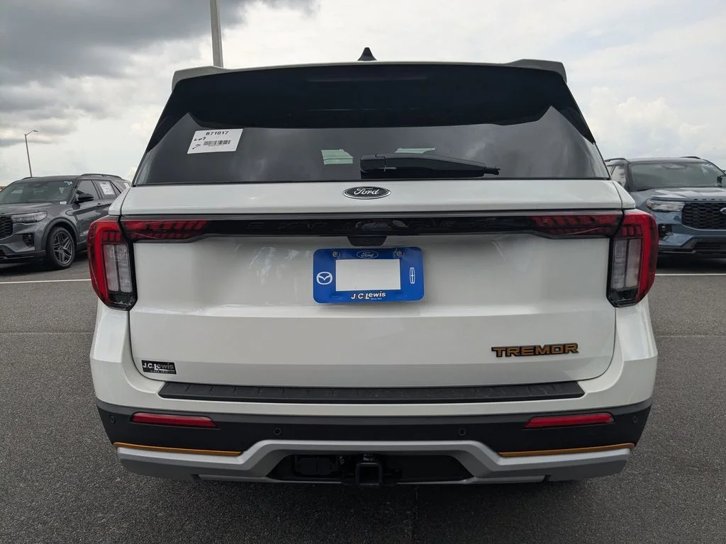 New 2026 Star White Metallic Tri-Coat Ford Tremor image 5