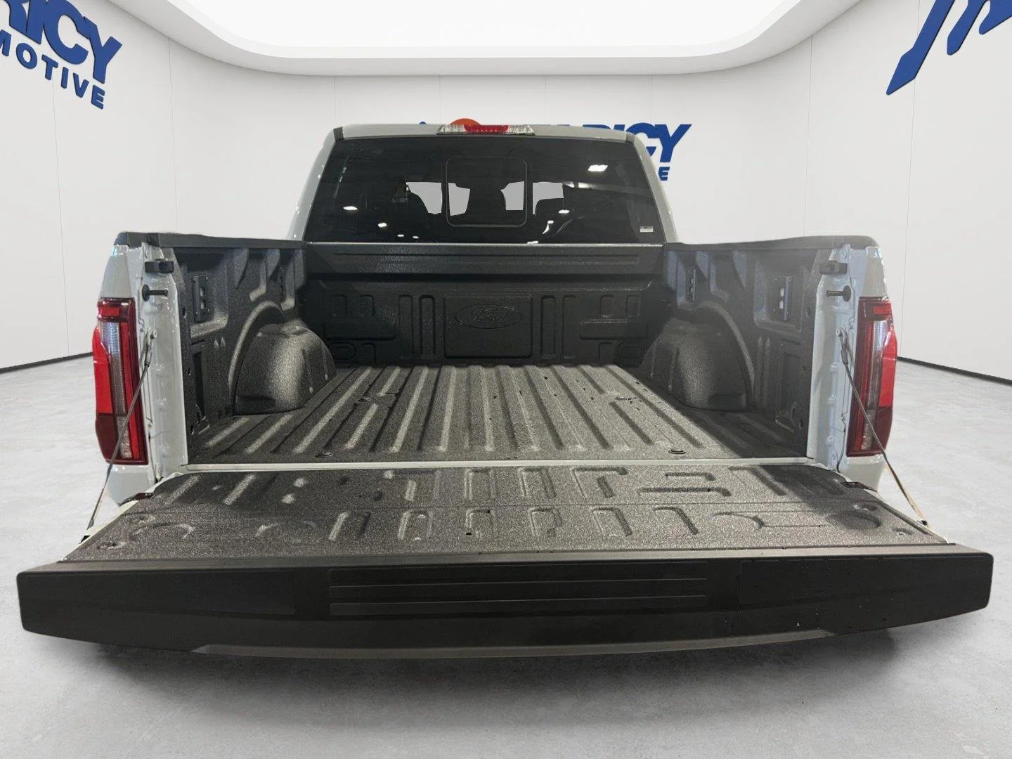 Used 2026 Avalanche Ford LARIAT image 5