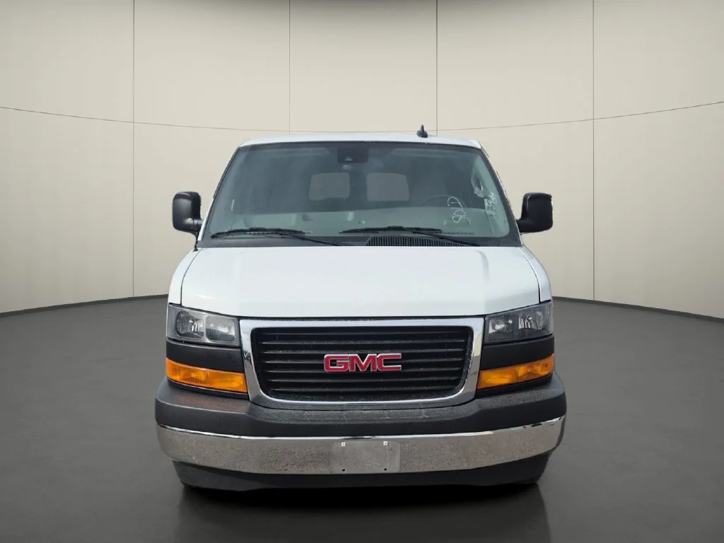 Used 2025 White GMC LT image 2