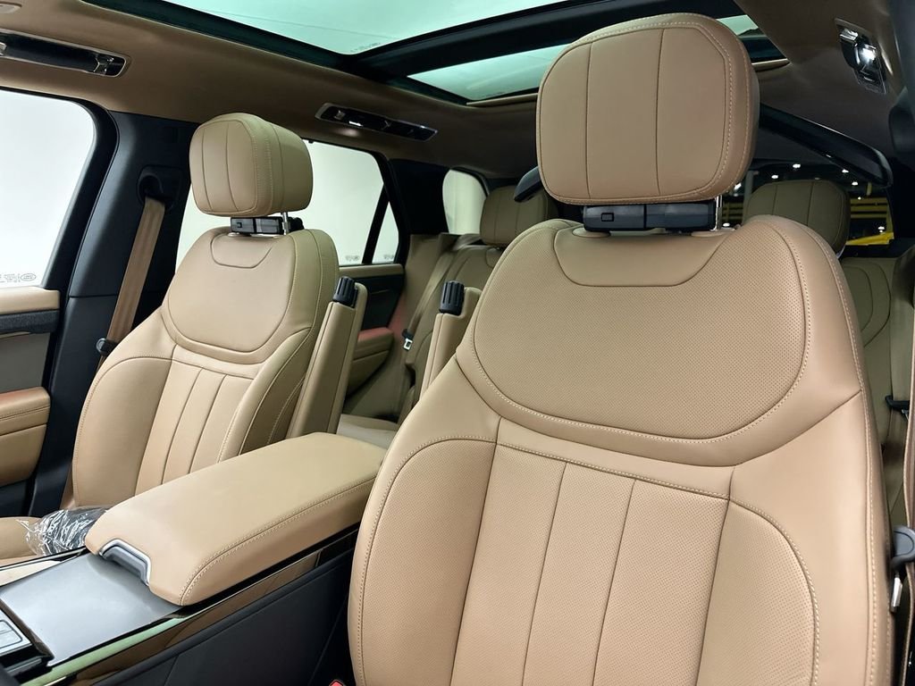New 2026 Ostuni Pearl White Land Rover SE image 10