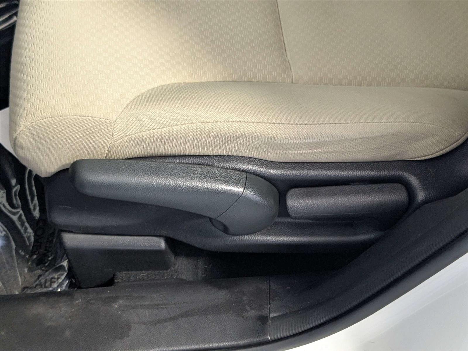 Used 2016 White Diamond Pearl Honda SE image 12