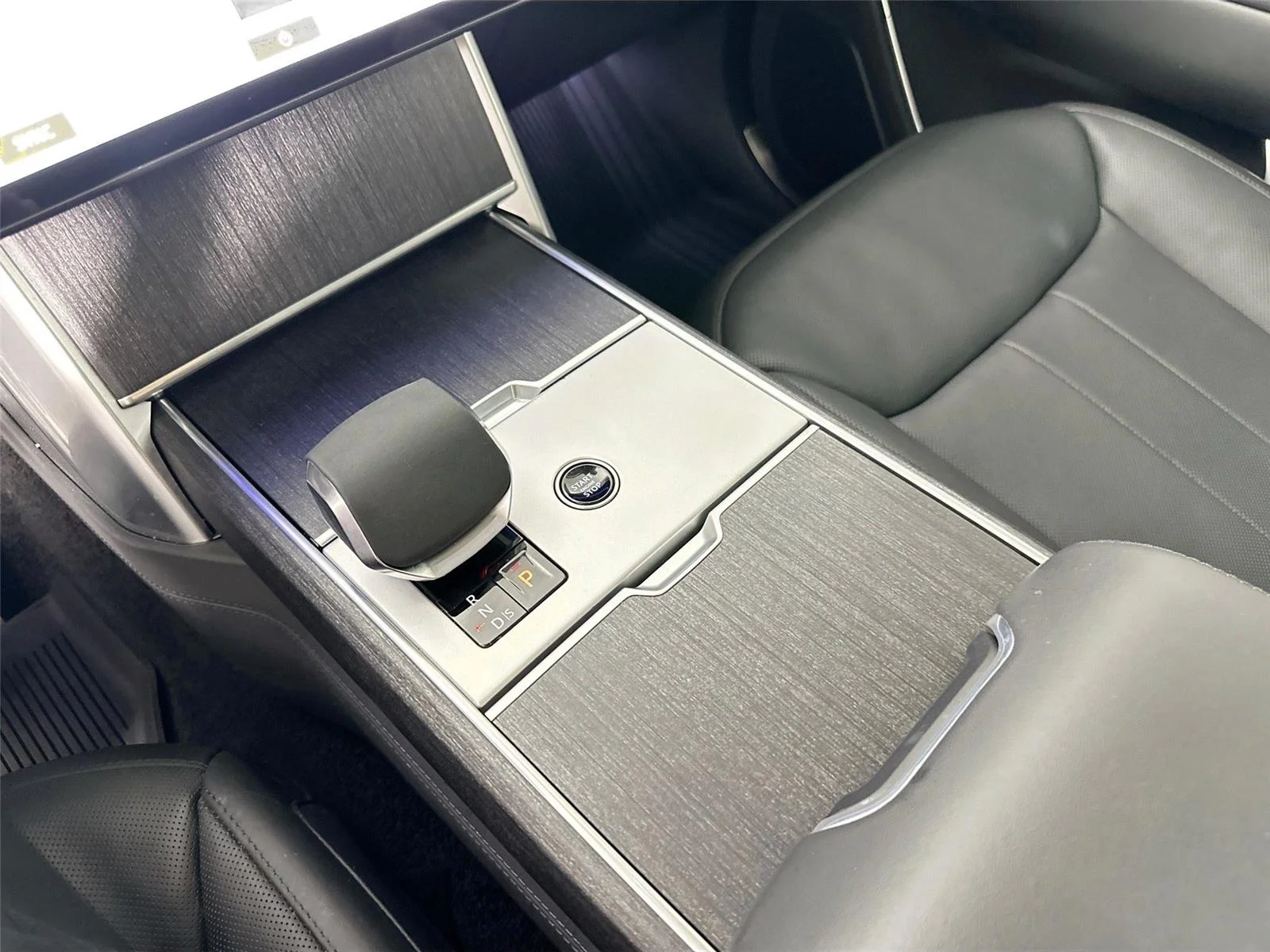 2025 Land Rover Range Rover SE - Photo 37