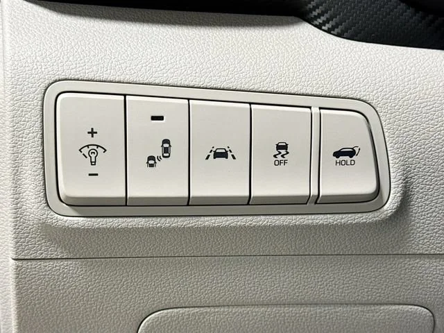 Used 2020  Hyundai Sport image 8