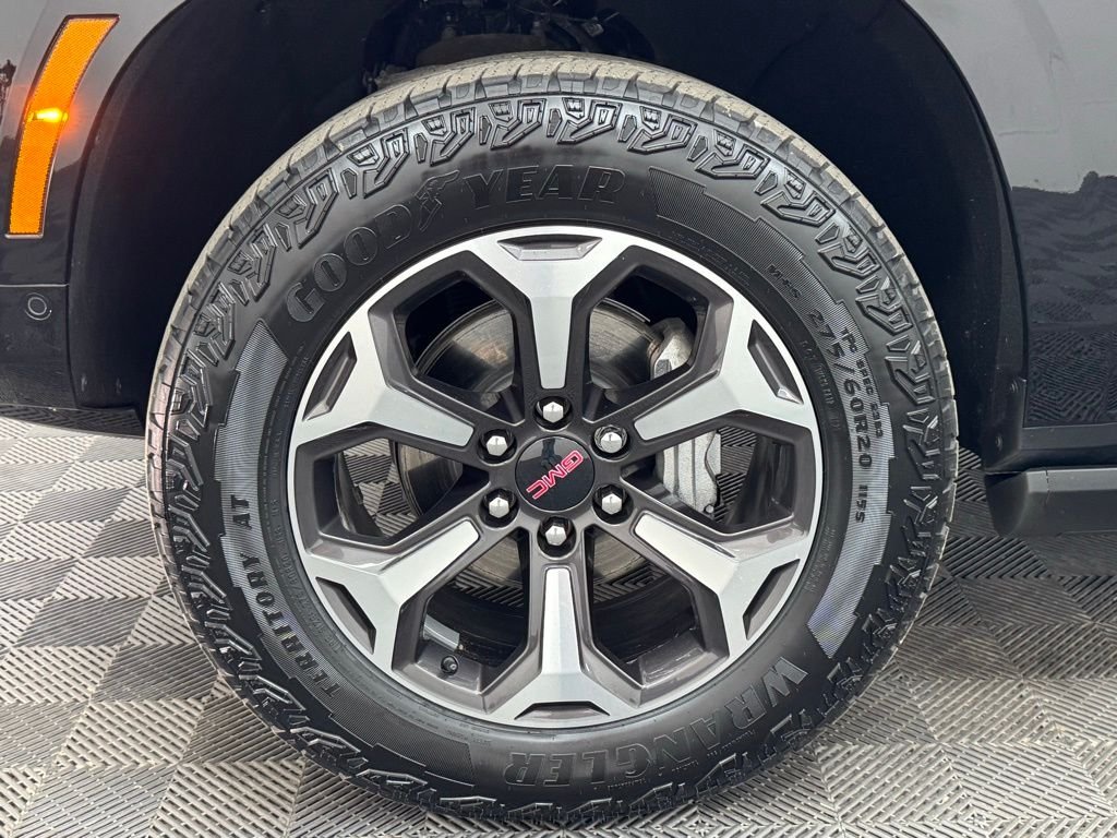 Used 2025 Onyx Black GMC AT4 Ultimate image 20