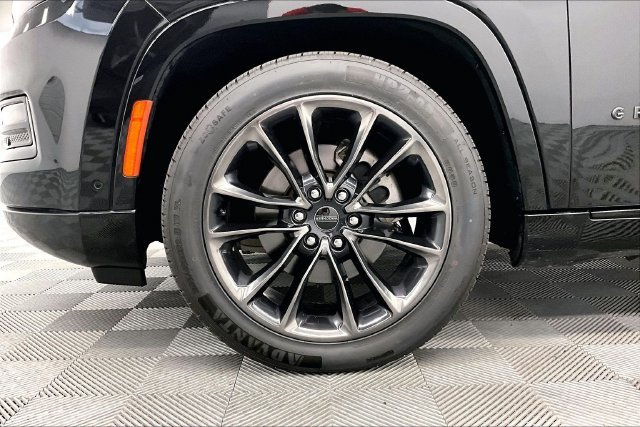 Used 2024 Diamond Black Crystal Pearlcoat Jeep Series II image 9