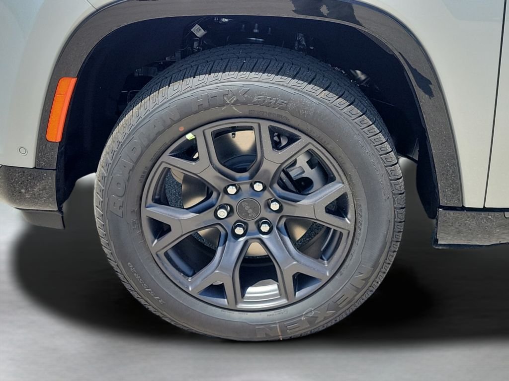 New 2026 Silver-Zynith Exterior Paint Jeep Limited Altitude image 27