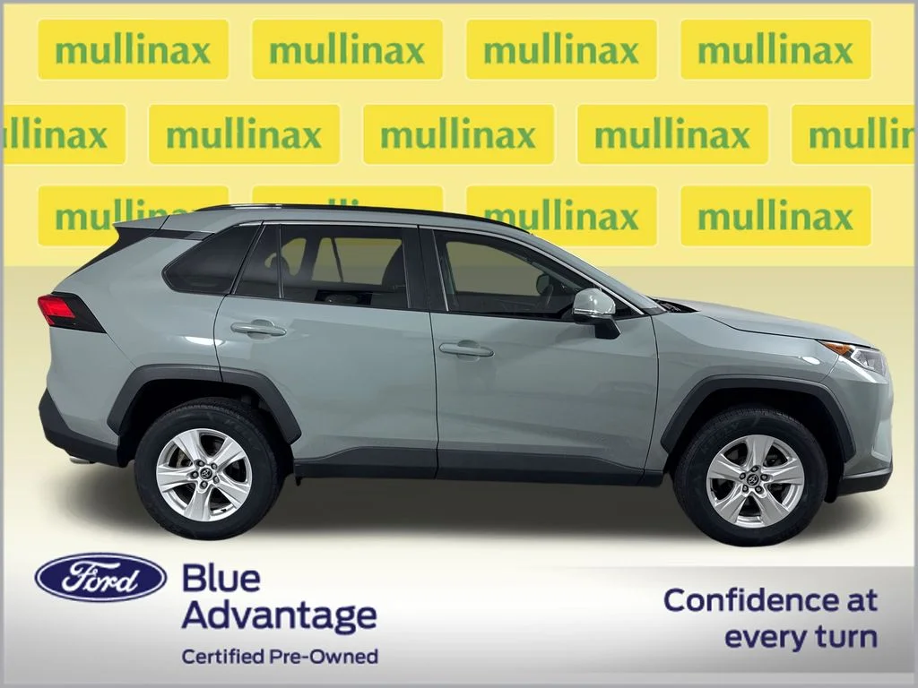 Certified Used 2020  Toyota XLE image 2