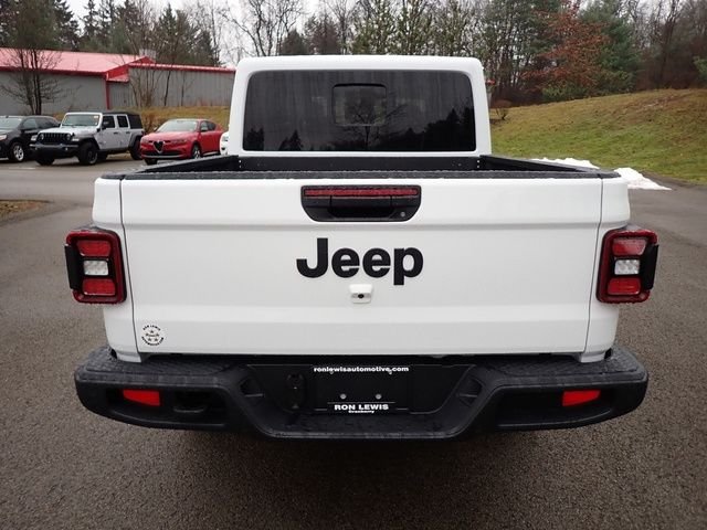 New 2026 Bright White Clear-Coat Exterior Paint Jeep Sport S image 4