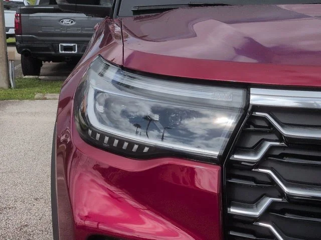 New 2027 Ruby Red Metallic Tinted Clearcoat Ford Platinum™ image 10